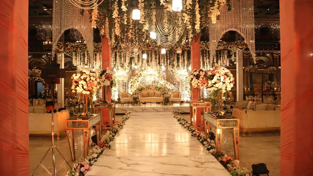 CHANDELIER WALK